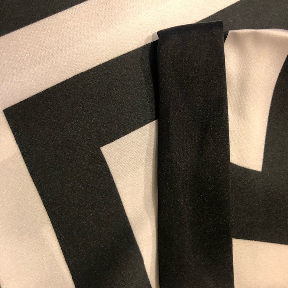 NWOT Express Top - Picture 4 of 6